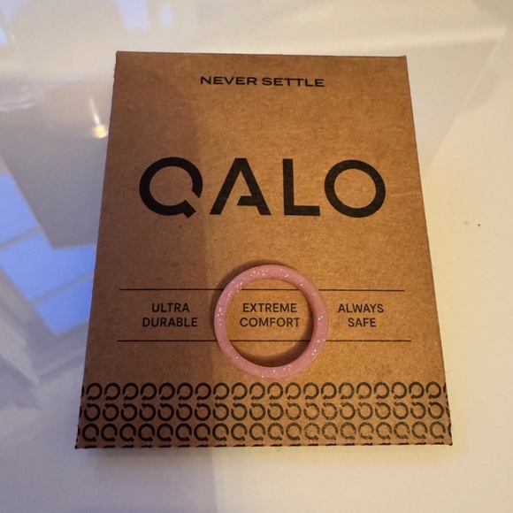 NEW! Women's QALO Silicone Pink Glitter Ring Band, Size 6 - Picture 7 of 9